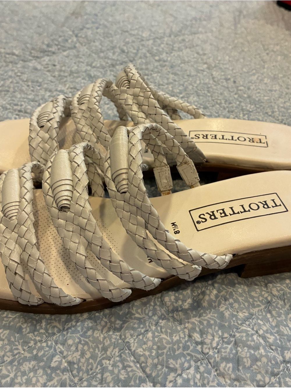 Trotters Women's Braided Slide Sandals in Cream Women’s Size 8.5